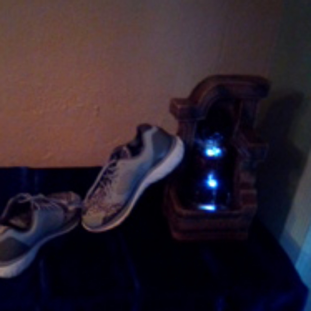 Shoes - Picture 4 of 4